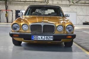 Image 2/47 of Daimler Sovereign 4.2 (1982)