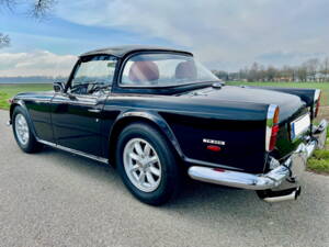 Image 6/25 of Triumph TR 250 (1968)