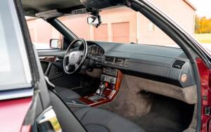 Image 33/47 of Mercedes-Benz SL 280 (1996)