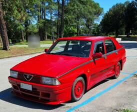 Image 10/24 de Alfa Romeo 75 1.8 Turbo Evoluzione (1987)