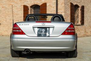 Image 8/48 of Mercedes-Benz SLK 320 (2001)