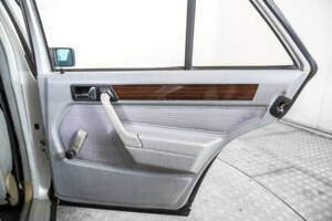 Image 32/50 of Mercedes-Benz 190 D (1984)