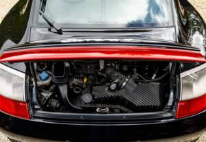 Image 14/50 of Porsche 911 Carrera 4S (2002)