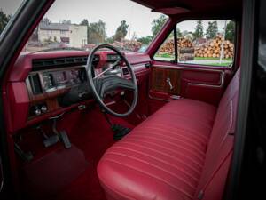 Image 2/8 of Ford F-250 (1983)