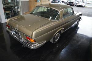 Immagine 7/48 di Mercedes-Benz 280 SE 3,5 (1971)