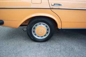 Image 26/32 of Mercedes-Benz 250 (1978)