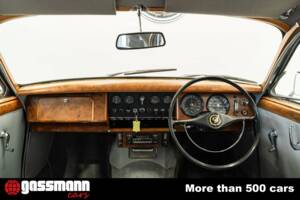 Image 12/15 of Daimler V8-250 (1969)