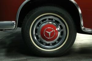 Imagen 50/50 de Mercedes-Benz 220 S (1957)