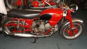 Immagine 2/35 di Moto Guzzi Falcone Turismo (1973)