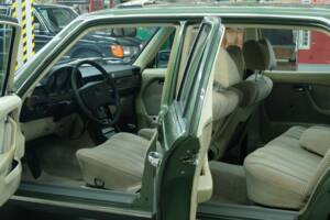 Image 18/50 de Mercedes-Benz 450 SEL 6,9 (1975)