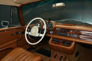 Image 19/30 of Mercedes-Benz 280 SE 3,5 (1970)