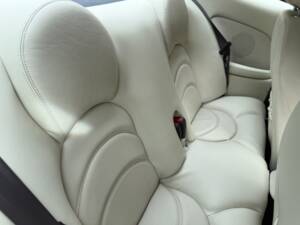 Image 19/23 of Jaguar XK8 4.0 (2001)