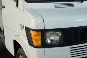 Image 19/43 of Mercedes-Benz T1 208 (1981)