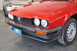 Image 14/28 of Alfa Romeo GTV 2.0 (1984)