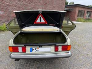 Image 28/34 of Mercedes-Benz 380 SE (1980)