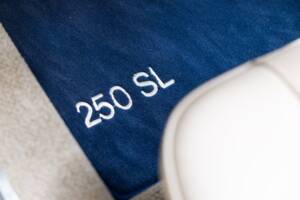 Image 23/40 de Mercedes-Benz 250 SL (1967)