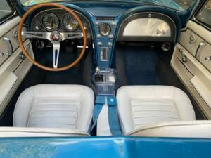 Bild 3/50 von Chevrolet Corvette Sting Ray Convertible (1966)