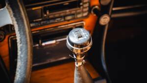 Image 22/26 of Triumph Stag (1976)
