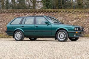 Image 41/50 of BMW 316i Touring (1993)