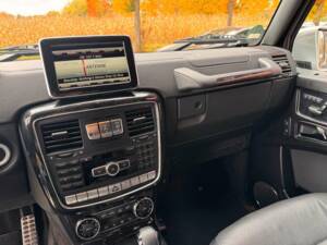 Imagen 9/20 de Mercedes-Benz G 350 d (LWB) (2016)