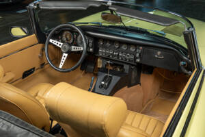 Image 24/28 of Jaguar E-Type V12 (1974)
