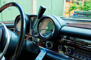 Imagen 143/199 de Mercedes-Benz 280 SE 3,5 (1971)