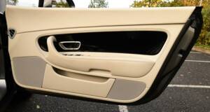 Image 32/50 of Bentley Continental GTC (2011)