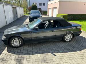 Immagine 2/11 di BMW 325i (1993)