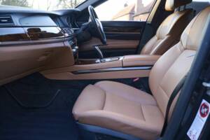 Image 31/50 de BMW 760Li (2011)