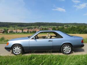 Bild 1/12 von Mercedes-Benz 300 CE (1990)