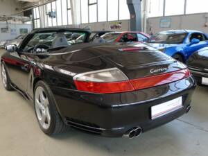 Image 28/41 of Porsche 911 Carrera 4S (2004)