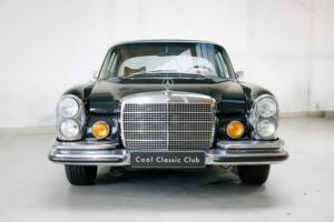 Image 2/32 of Mercedes-Benz 280 SE 3,5 (1971)