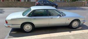 Image 25/33 of Jaguar XJ6 3.2 Executive (1995)