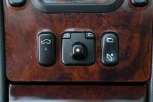 Image 32/50 of Mercedes-Benz E 430 (2000)