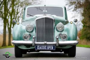 Image 2/46 of Bentley R-Type (1953)
