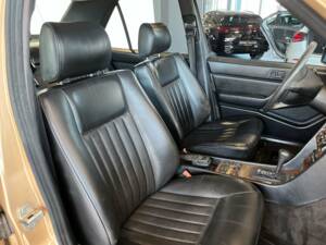 Bild 15/22 von Mercedes-Benz 300 E 4-Matic (1988)