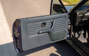 Immagine 13/35 di BMW 320i (1988)
