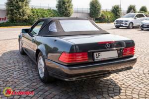 Image 5/18 of Mercedes-Benz 500 SL (1992)