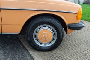 Image 27/32 of Mercedes-Benz 250 (1978)
