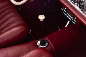 Image 31/36 of Mercedes-Benz 300 SL Roadster (1961)