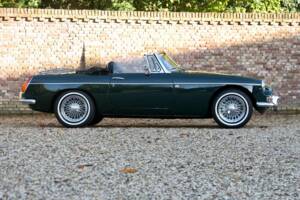 Image 47/50 of MG MGB (1974)