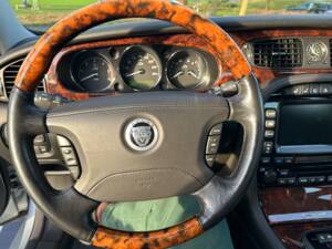 Bild 12/24 von Jaguar XJ 2.7 D (2007)