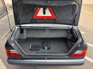 Bild 11/22 von Mercedes-Benz 300 CE-24 (1993)