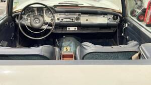 Image 17/34 of Mercedes-Benz 280 SL (1968)