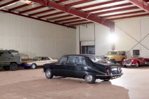 Image 13/70 of Daimler DS 420 (1976)