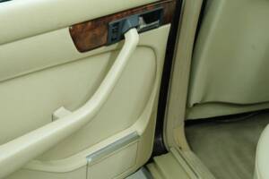 Bild 27/50 von Mercedes-Benz 380 SE (1984)