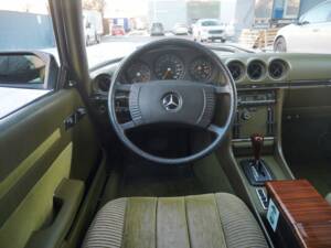 Afbeelding 16/41 van Mercedes-Benz 280 SLC (1977)
