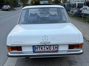 Image 5/8 of Mercedes-Benz 200 D (1970)