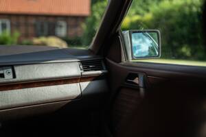 Immagine 34/73 di Mercedes-Benz 300 CE (1991)