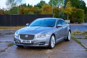 Bild 31/50 von Jaguar XJ 5.0 (2010)